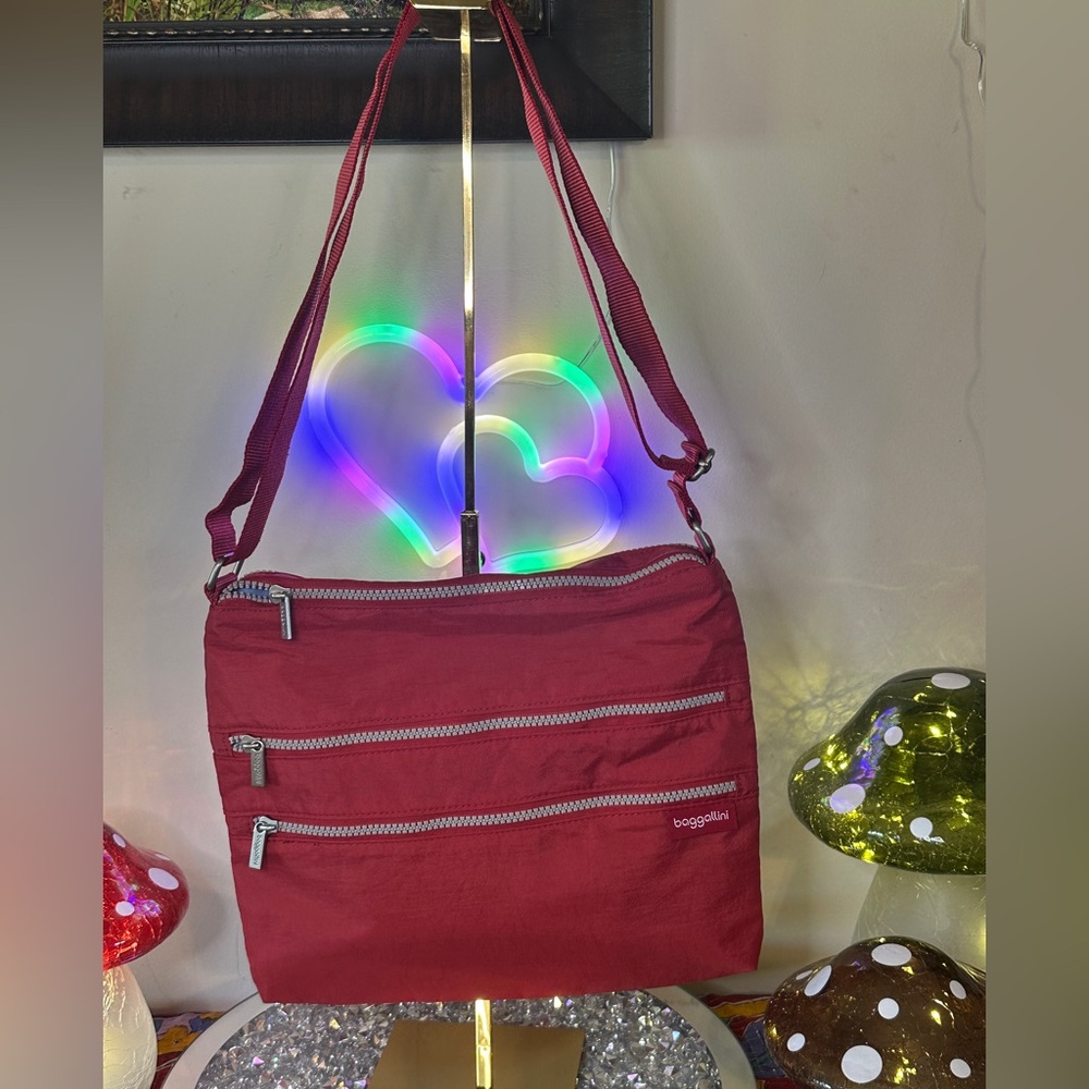 Baggallini red crossbody.